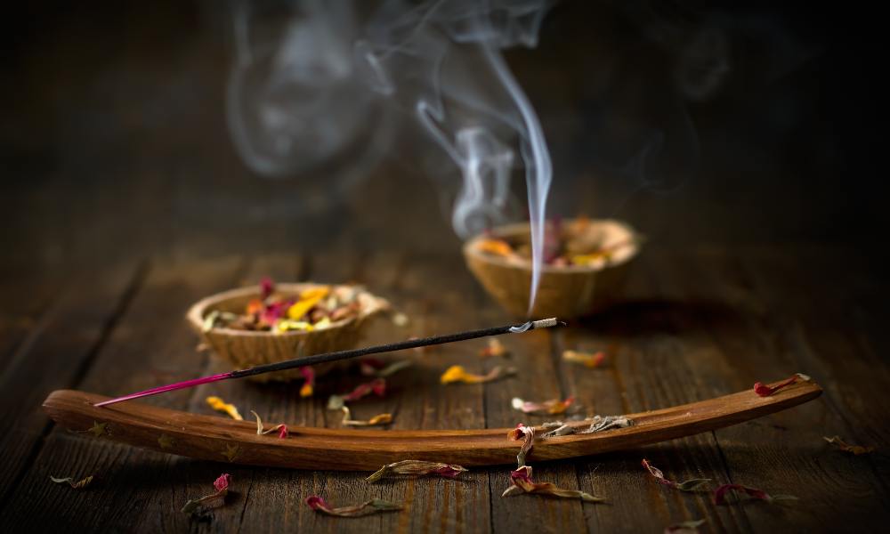 How to choose between Bamboo Stick Incense and Stickless Incense